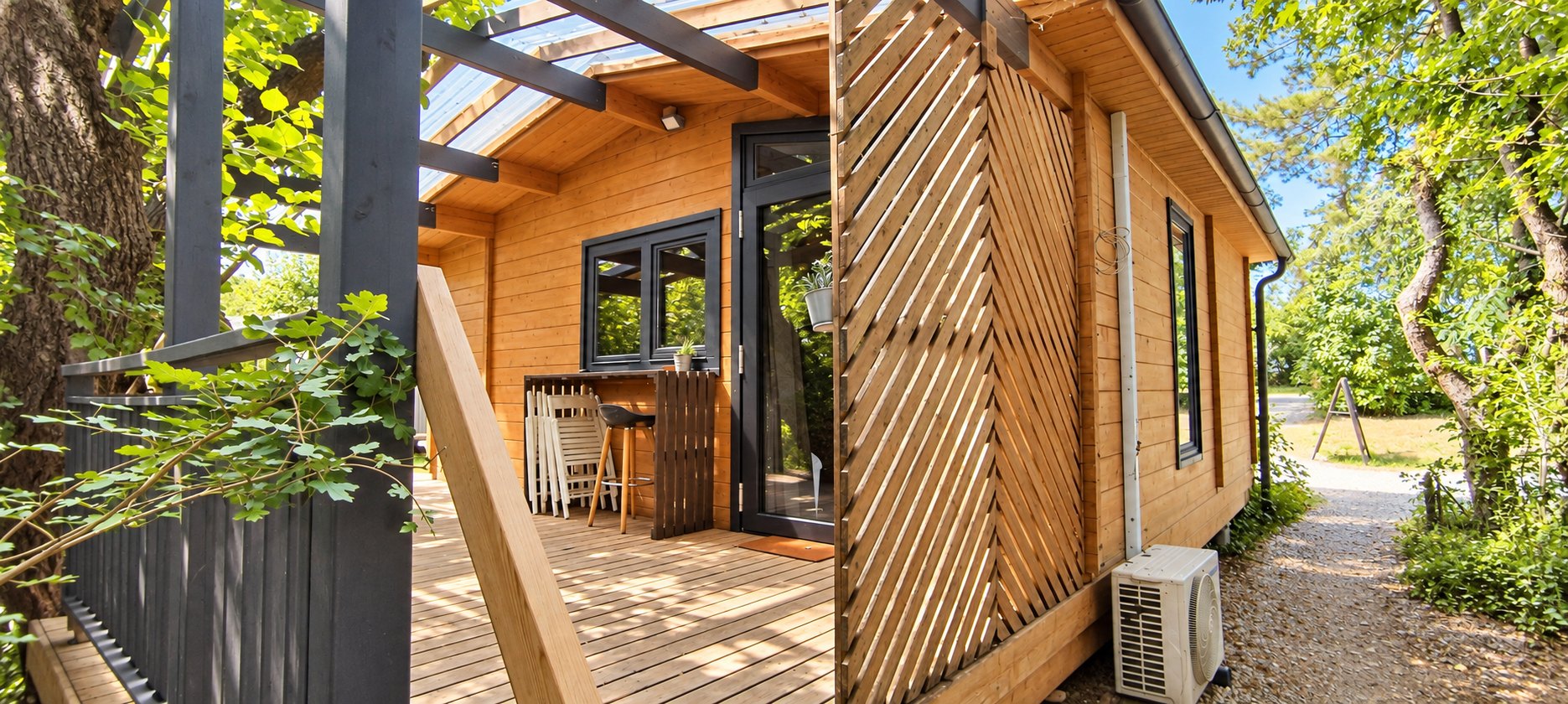 Vue extérieure du chalet et de sa terrasse