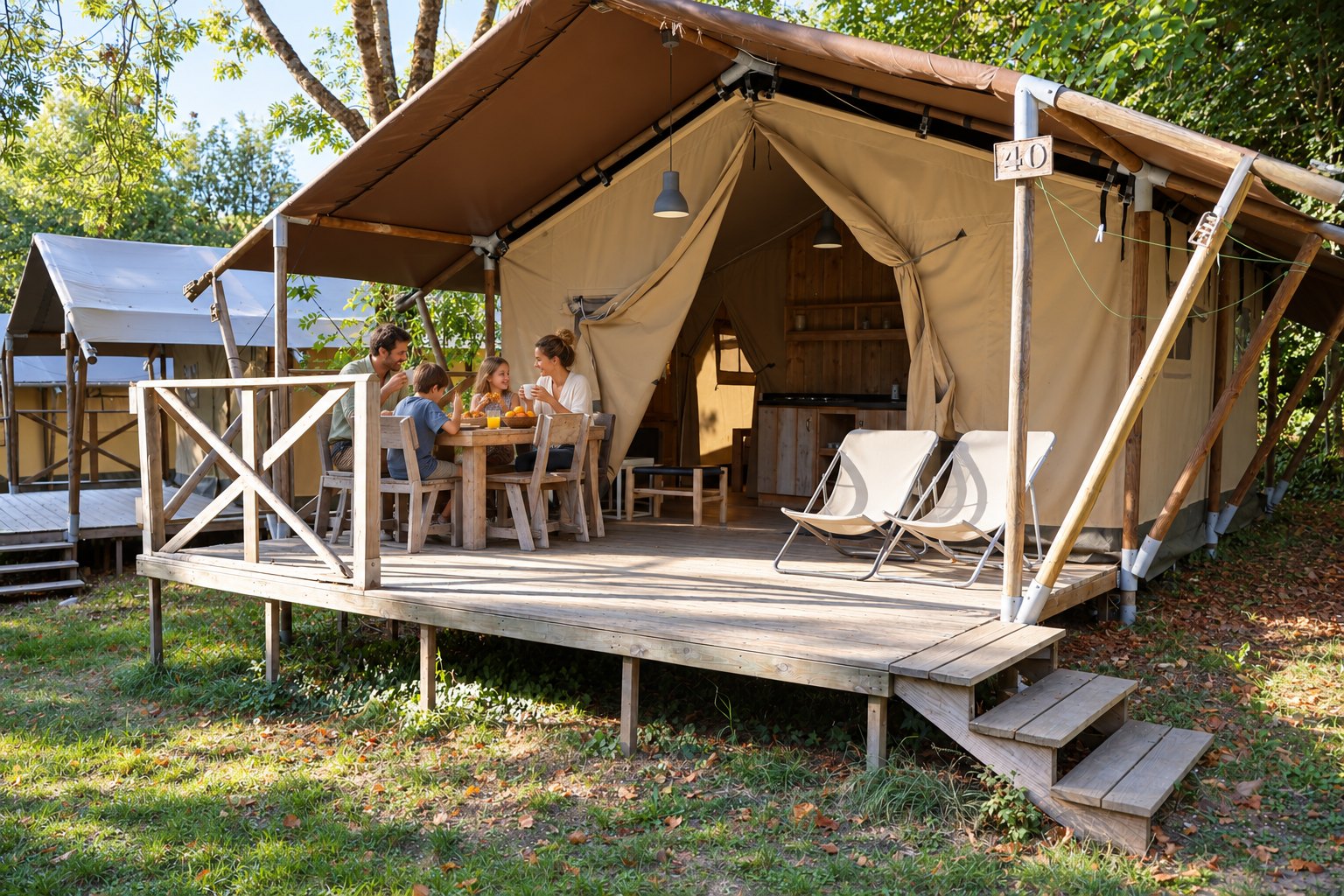 Tente Lodge Luxe en toile et bois avec terrasse aux Chamberts